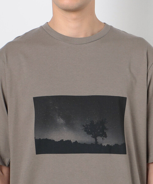 COMME CA ISM（コムサイズム）の「【接触冷感機能】Feel-Cool  フォトＴシャツ 「Starry sky」（Tシャツ/カットソー・メンズ・ホワイト/チャコール/ベージュ・MEDIUM/LARGE）」の17枚目の写真