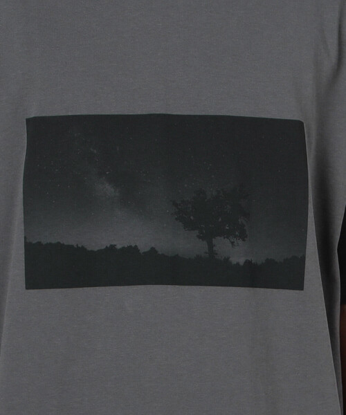 COMME CA ISM（コムサイズム）の「【接触冷感機能】Feel-Cool  フォトＴシャツ 「Starry sky」（Tシャツ/カットソー・メンズ・ホワイト/チャコール/ベージュ・MEDIUM/LARGE）」の21枚目の写真