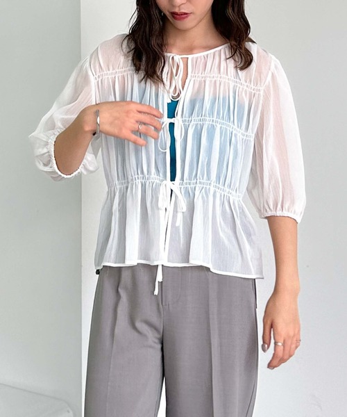 archives（アルシーヴ）の「シャーリングリボン楊柳ブラウス（シャツ/ブラウス・レディース・ブラック/アイボリー/ピンクベージュ/モカ・MEDIUM）」の11枚目の写真