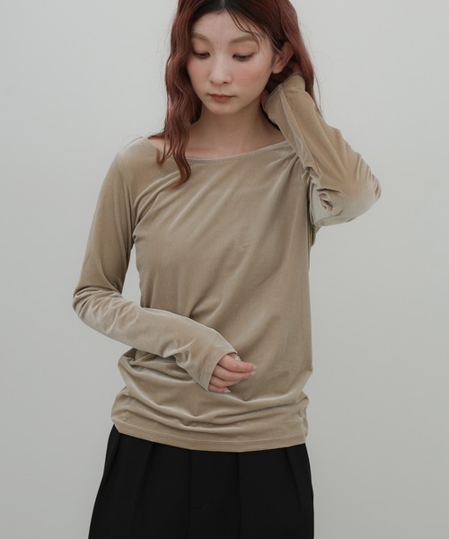 select MOCA(セレクトモカ)の「バレエネックベロアトップス(Tシャツ/カットソー・レディース・ブラウン/ネイビー/ベージュ/ダークグレー・FREE/SMALL)」の4枚目の写真