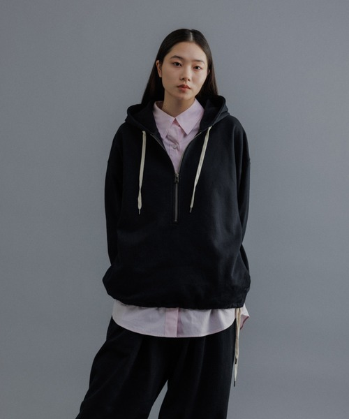 ADAM ET ROPE'(アダムエロペ)の「《新色追加》【WEB限定】ディープ ジップ ヘビーウェイト パーカー / ルーズシルエット / ユニセックス(パーカー・メンズ・ブラック/グリーン系その他3/オレンジ・L/M/S)」の2枚目の写真