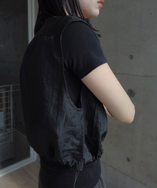 y/m by RIKA（イムバイリカ）の「ナイロンツイルショートベスト（ベスト・レディース・グレー/ブラック・FREE）」の5枚目の写真