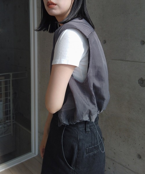 y/m by RIKA（イムバイリカ）の「ナイロンツイルショートベスト（ベスト・レディース・グレー/ブラック・FREE）」の12枚目の写真