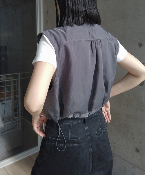 y/m by RIKA（イムバイリカ）の「ナイロンツイルショートベスト（ベスト・レディース・グレー/ブラック・FREE）」の13枚目の写真