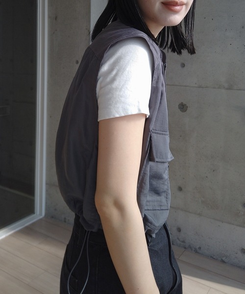 y/m by RIKA（イムバイリカ）の「ナイロンツイルショートベスト（ベスト・レディース・グレー/ブラック・FREE）」の17枚目の写真