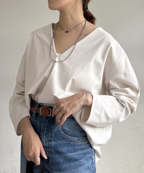 SHENERY(シーナリー)の「コットンナイロンポンチVネックプルオーバー(Tシャツ/カットソー・レディース・ブラック/オフホワイト・FREE)」の3枚目の写真
