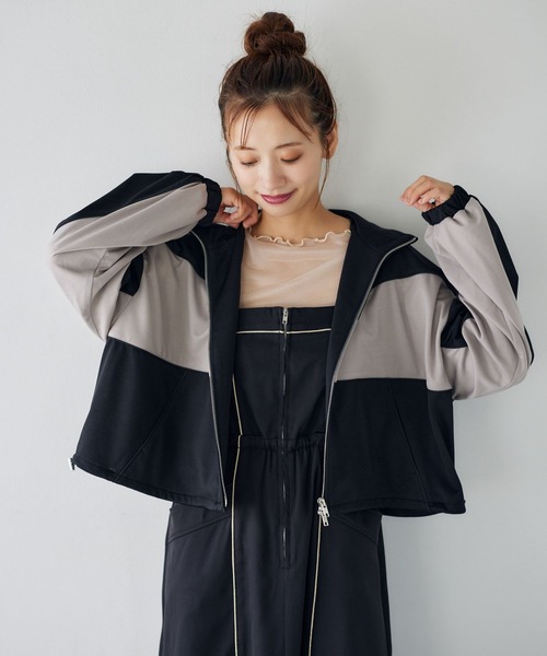 mysty woman（ミスティウーマン）の「キリカエラインジャージ　149266（パーカー・レディース・オフホワイト/ブラック/グリーン・FREE）」の2枚目の写真