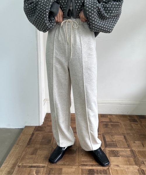 lawgy（ラウジー）の「center line rafu sweat pants / センターラインラフスウェットパンツ（スウェットパンツ・レディース・ヘザーグレー/ブラック/オートミール・FREE）」の3枚目の写真