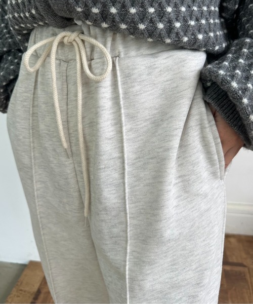 lawgy（ラウジー）の「center line rafu sweat pants / センターラインラフスウェットパンツ（スウェットパンツ・レディース・ヘザーグレー/ブラック/オートミール・FREE）」の4枚目の写真