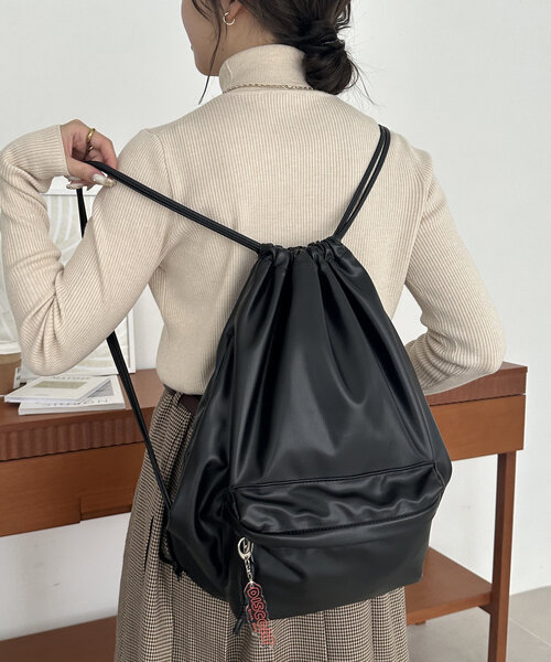 DISCOAT（ディスコート）の「アソートナップサック（バックパック/リュック・レディース・アイボリー/ブラック/カーキ/シルバー・FREE）」の2枚目の写真