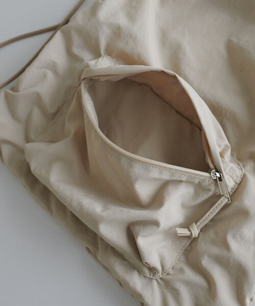 DISCOAT（ディスコート）の「アソートナップサック（バックパック/リュック・レディース・アイボリー/ブラック/カーキ/シルバー・FREE）」の14枚目の写真