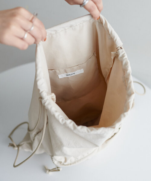 DISCOAT（ディスコート）の「アソートナップサック（バックパック/リュック・レディース・アイボリー/ブラック/カーキ/シルバー・FREE）」の15枚目の写真