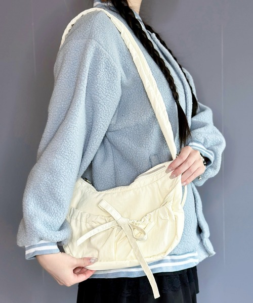 Silly(シリー)の「2wayリボンドロストバッグ(ハンドバッグ・レディース・アイボリー/ブラック/ライトブルー/グレー/シルバー・FREE)」の2枚目の写真