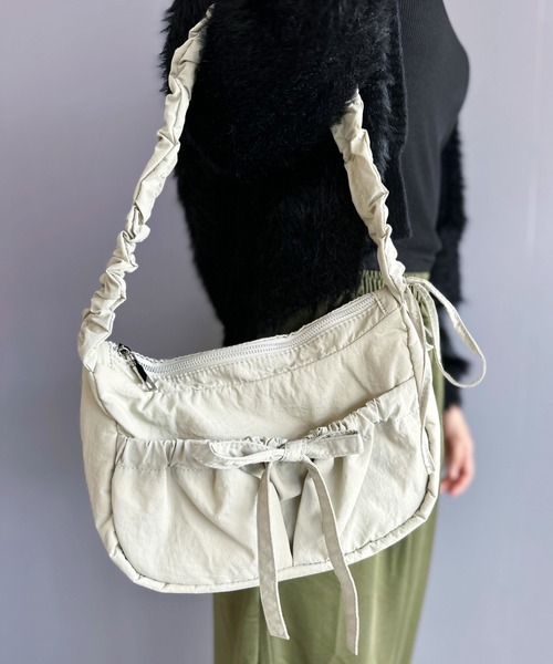 Silly(シリー)の「2wayリボンドロストバッグ(ハンドバッグ・レディース・アイボリー/ブラック/ライトブルー/グレー/シルバー・FREE)」の10枚目の写真