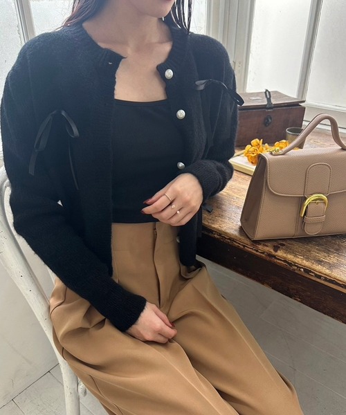 fifth(フィフス)の「リボンパール釦ショートカーディガン(カーディガン/ボレロ・レディース・グレー/ブラック/ホワイト・M)」の7枚目の写真