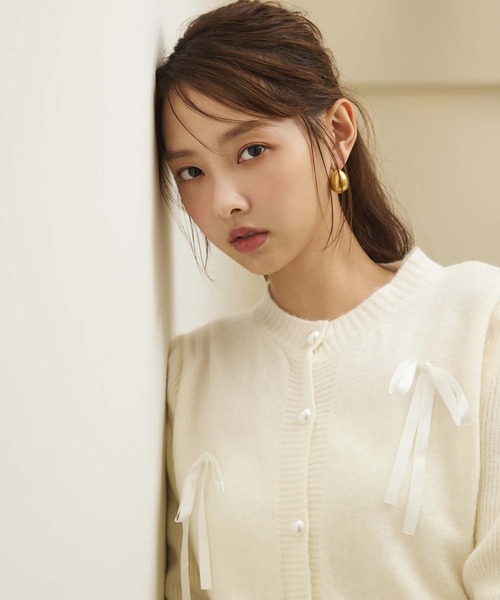 fifth(フィフス)の「リボンパール釦ショートカーディガン(カーディガン/ボレロ・レディース・グレー/ブラック/ホワイト・M)」の20枚目の写真