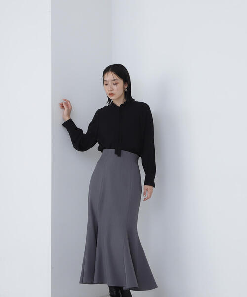 NATURAL BEAUTY BASIC(ナチュラルビューティーベーシック)の「フリルカラーナローボウタイブラウス(シャツ/ブラウス・レディース・オフホワイト/ダークグリーン/ブラック・MEDIUM/SMALL)」の5枚目の写真