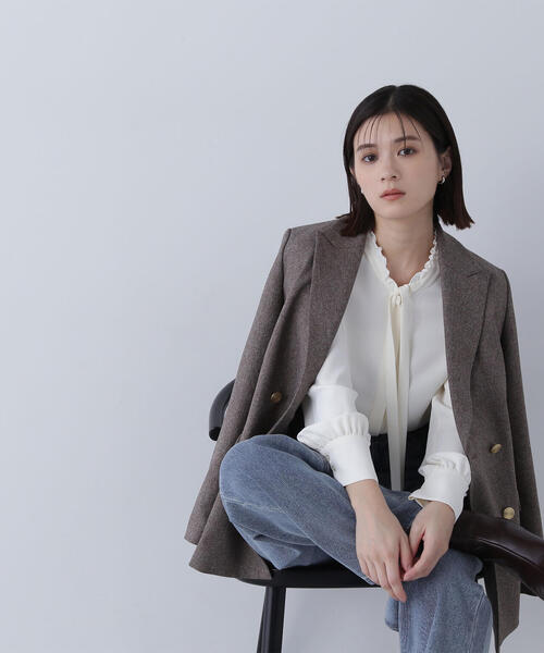 NATURAL BEAUTY BASIC(ナチュラルビューティーベーシック)の「フリルカラーナローボウタイブラウス(シャツ/ブラウス・レディース・オフホワイト/ダークグリーン/ブラック・MEDIUM/SMALL)」の13枚目の写真