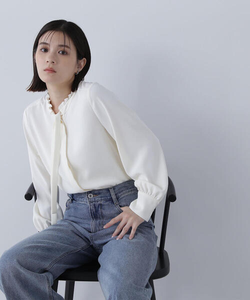 NATURAL BEAUTY BASIC(ナチュラルビューティーベーシック)の「フリルカラーナローボウタイブラウス(シャツ/ブラウス・レディース・オフホワイト/ダークグリーン/ブラック・MEDIUM/SMALL)」の18枚目の写真