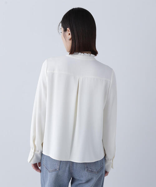 NATURAL BEAUTY BASIC(ナチュラルビューティーベーシック)の「フリルカラーナローボウタイブラウス(シャツ/ブラウス・レディース・オフホワイト/ダークグリーン/ブラック・MEDIUM/SMALL)」の22枚目の写真