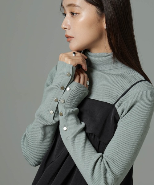 NANO universe（ナノユニバース）の「【WEB限定】洗濯機洗可メタルボタンリブニット（ニット/セーター・レディース・オフホワイト/チャコールグレー/ブラック/ライトグリーン・FREE）」の14枚目の写真