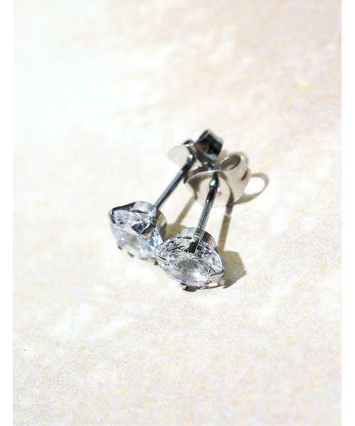 ARCHIVER（アーカイバ）の「ステンレス　6mmジルコニアピアス（ピアス（両耳用）・メンズ・ホワイト/ホワイト系その他3/ホワイト系その他2/ブラック系その他3/ブラック/ブラック系その他2・FREE）」の2枚目の写真