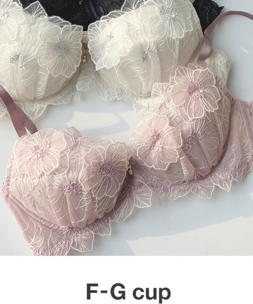 深い谷間･デコルテふっくらのグラマリッチブラ ボリュームUPタイプ F-Gcup（ブラジャー）｜AMPHI（アンフィ）