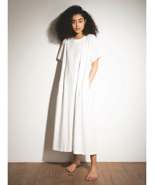 KEnTe(ケンテ)の「Back Open One Piece(ワンピース・レディース・ベージュ/ブラック/ホワイト・M)」の7枚目の写真