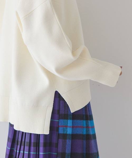 AMERICAN HOLIC(アメリカンホリック)の「袖ボリュームサイドスリットニットプルオーバー(ニット/セーター・レディース・ネイビー/アイボリー/ラベンダー/ライトイエロー/ライトグレー系2・M/L)」の7枚目の写真