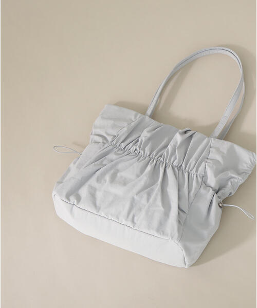 NATURAL BEAUTY BASIC(ナチュラルビューティーベーシック)の「◇ギャザリングライトトートバッグ(トートバッグ・レディース・ブラック/グレー/ベージュ・フリ-)」の4枚目の写真