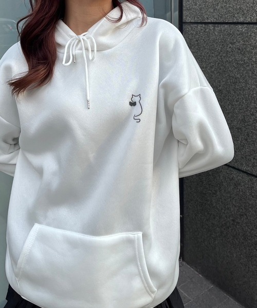 merrylatte（メリーラテ）の「胸元キャットデザインパーカー（パーカー・レディース・ホワイト・LARGE/X-LARGE/SMALL）」の3枚目の写真