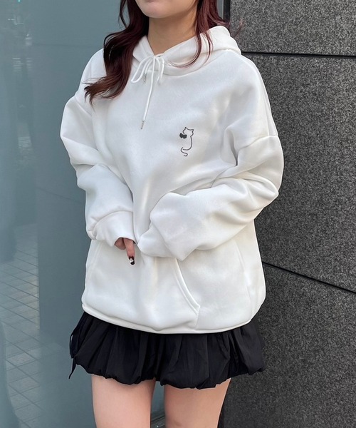 merrylatte（メリーラテ）の「胸元キャットデザインパーカー（パーカー・レディース・ホワイト・LARGE/X-LARGE/SMALL）」の4枚目の写真