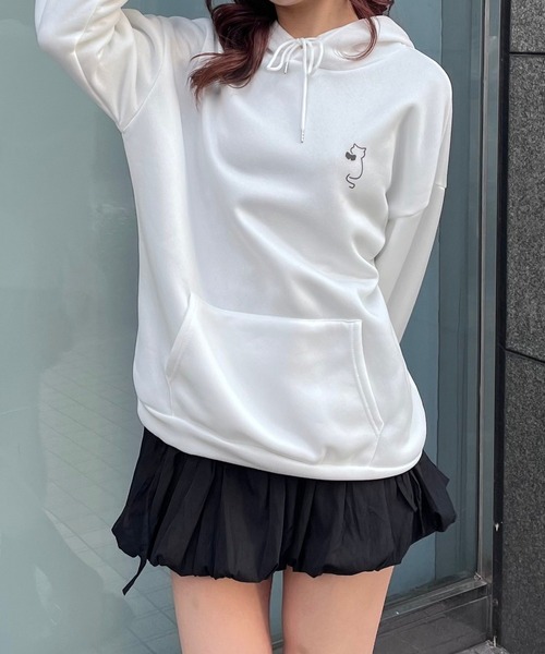 merrylatte（メリーラテ）の「胸元キャットデザインパーカー（パーカー・レディース・ホワイト・LARGE/X-LARGE/SMALL）」の5枚目の写真