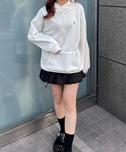 merrylatte（メリーラテ）の「胸元キャットデザインパーカー（パーカー・レディース・ホワイト・LARGE/X-LARGE/SMALL）」の6枚目の写真