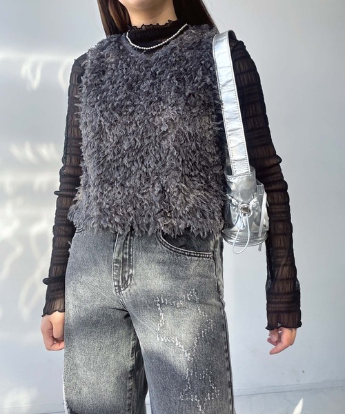 AS KNOW AS plus（アズノゥアズプラス）の「●ふわふわアソートデザインベスト(フェザー、フリンジ）（ベスト・レディース・グレー系/アイボリー系/グレー系その他/ブラック系その他/ピンク系/グレー系1/アイボリー系1・FREE）」の3枚目の写真