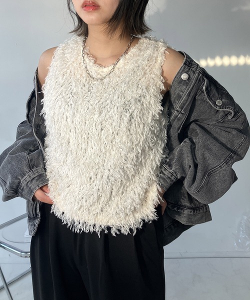 AS KNOW AS plus（アズノゥアズプラス）の「●ふわふわアソートデザインベスト(フェザー、フリンジ）（ベスト・レディース・グレー系/アイボリー系/グレー系その他/ブラック系その他/ピンク系/グレー系1/アイボリー系1・FREE）」の6枚目の写真
