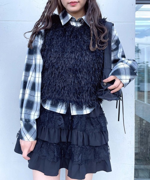 AS KNOW AS plus（アズノゥアズプラス）の「●ふわふわアソートデザインベスト(フェザー、フリンジ）（ベスト・レディース・グレー系/アイボリー系/グレー系その他/ブラック系その他/ピンク系/グレー系1/アイボリー系1・FREE）」の2枚目の写真