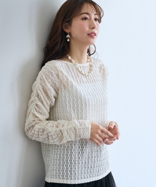 SMILE LAND（スマイルランド）の「袖ギャザートップス＜大きいサイズ有＞【OtonaSMILE】（Tシャツ/カットソー・レディース・ホワイト/ブラック・M/L/LL/3L/4L/5L）」の4枚目の写真