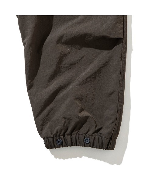 UMBRO(アンブロ)の「UMBRO NYLON FRONT ZIP COAT(アンブロ ナイロン フロントジップ コート)(モッズコート・メンズ・チャコールグレー/ベージュ/グリーン・LARGE)」の9枚目の写真