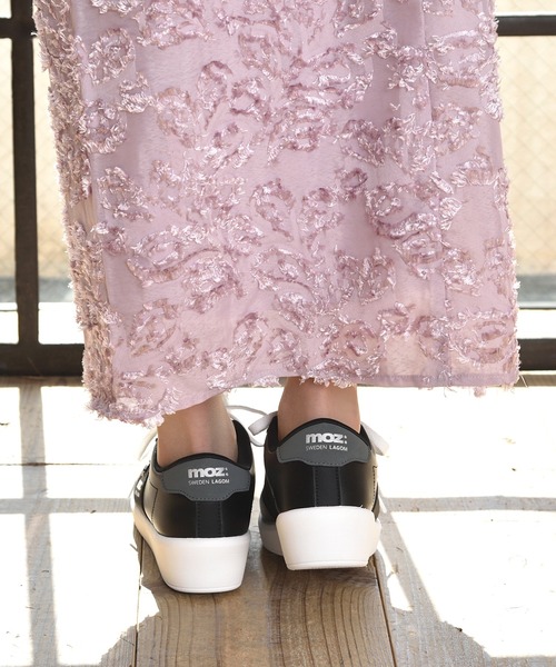 BETTY CLUB（ベティクラブ）の「moz(モズ) 厚底軽量  メタルロゴ スムース×スウェード調スニーカー（スニーカー・レディース・ブラック/ライトブルー/ホワイト・22.5cm/23.0cm/23.5cm/24.0cm/24.5cm）」の8枚目の写真