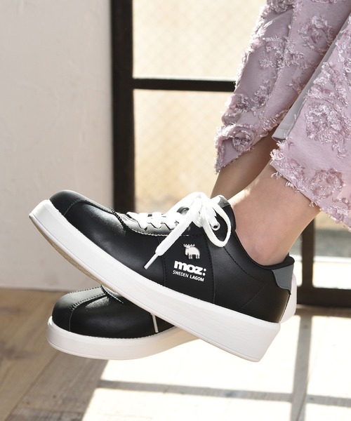 BETTY CLUB（ベティクラブ）の「moz(モズ) 厚底軽量  メタルロゴ スムース×スウェード調スニーカー（スニーカー・レディース・ブラック/ライトブルー/ホワイト・22.5cm/23.0cm/23.5cm/24.0cm/24.5cm）」の19枚目の写真