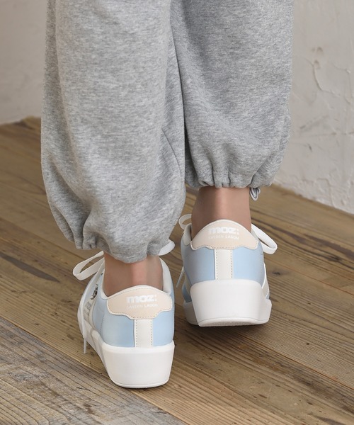 BETTY CLUB（ベティクラブ）の「moz(モズ) 厚底軽量  メタルロゴ スムース×スウェード調スニーカー（スニーカー・レディース・ブラック/ライトブルー/ホワイト・22.5cm/23.0cm/23.5cm/24.0cm/24.5cm）」の15枚目の写真