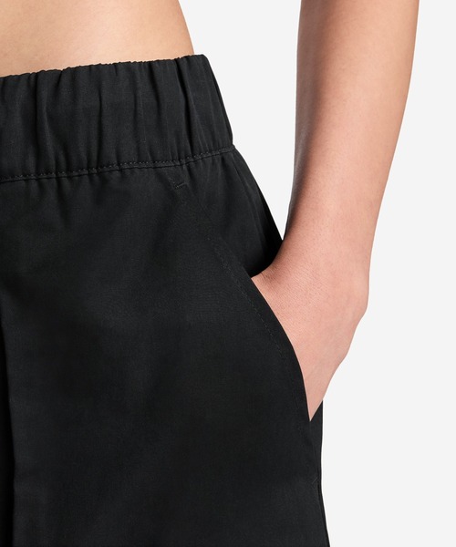 JORDAN BRAND(ジョーダンブランド)の「JORDAN BRAND WMNS CHICAGO SKIRT HF9463(スカート・メンズ・ブラック・XS/S)」の3枚目の写真