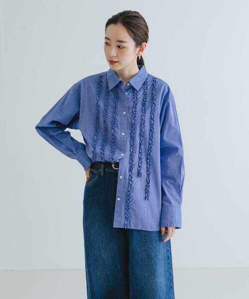 URBAN RESEARCH（アーバンリサーチ）の「レギュラーカラーフリルシャツ（シャツ/ブラウス・レディース・オフホワイト/ブルー/グレー・FREE）」の19枚目の写真