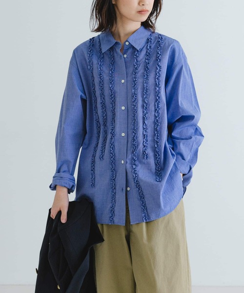 URBAN RESEARCH（アーバンリサーチ）の「レギュラーカラーフリルシャツ（シャツ/ブラウス・レディース・オフホワイト/ブルー/グレー・FREE）」の22枚目の写真