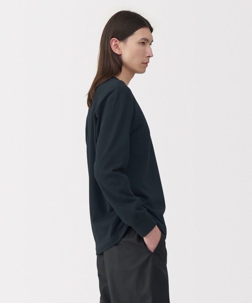 MUJI Labo(ムジラボ)の「〔MUJI Labo〕紳士 昔ながらの製法で編み立てたミニ裏毛クルーネック長袖Tシャツ(Tシャツ/カットソー・メンズ・チャコールグレー/ライトグレー/ブラック・XL/L/M/S)」の5枚目の写真