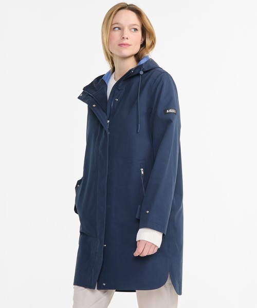 AIGLE(エーグル)の「MTD 防水 透湿 3レイヤー フーデッドコート(マウンテンパーカー・レディース・ダークブルー/キャメル・40/38/36)」の2枚目の写真