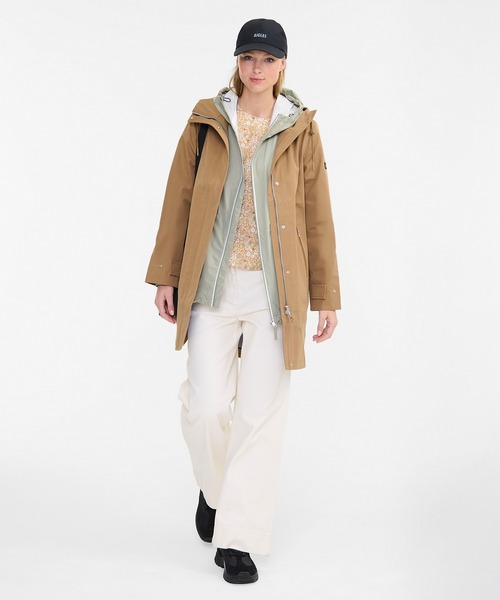 AIGLE(エーグル)の「MTD 防水 透湿 3レイヤー フーデッドコート(マウンテンパーカー・レディース・ダークブルー/キャメル・40/38/36)」の4枚目の写真