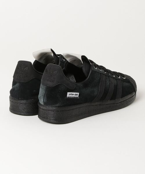 adidas（アディダス）の「スーパースター 82 SFTM / SUPERSTAR 82 SFTM / アディダスオリジナルス adidas Originals（スニーカー・メンズ・ブラック・25.0cm/24.0cm/23.0cm/29.5cm/28.5cm/27.5cm/26.5cm/25.5cm/24.5cm/23.5cm/27.0cm/26.0cm/22.5cm/29.0cm/28.0cm）」の5枚目の写真
