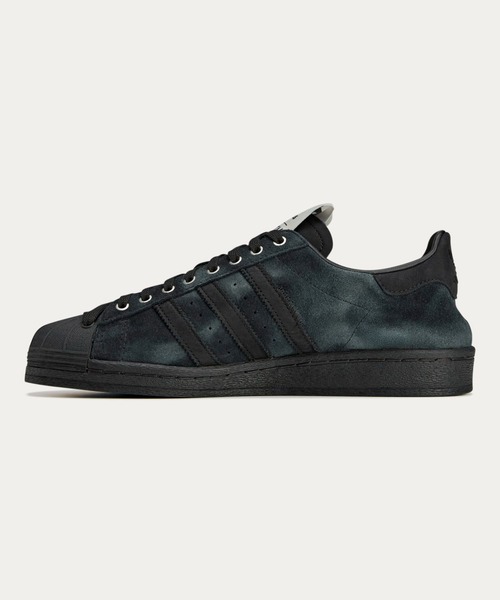 adidas（アディダス）の「スーパースター 82 SFTM / SUPERSTAR 82 SFTM / アディダスオリジナルス adidas Originals（スニーカー・メンズ・ブラック・25.0cm/24.0cm/23.0cm/29.5cm/28.5cm/27.5cm/26.5cm/25.5cm/24.5cm/23.5cm/27.0cm/26.0cm/22.5cm/29.0cm/28.0cm）」の12枚目の写真